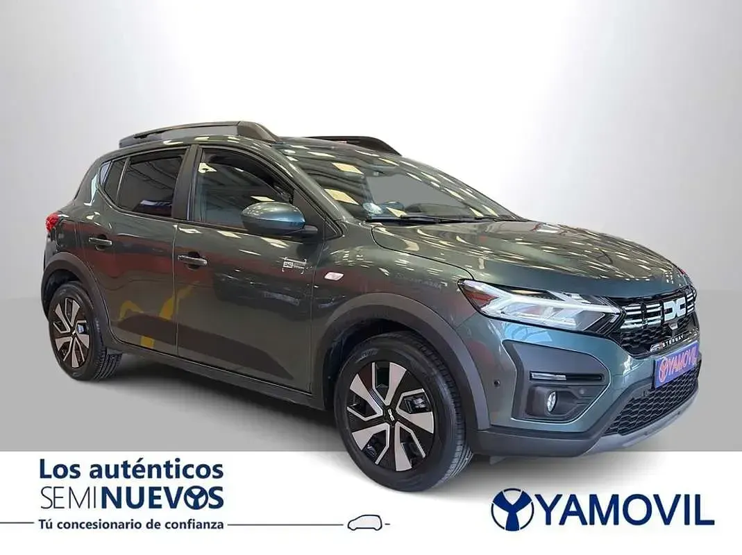 Usado Dacia Sandero Expression 101 CV (74 kW) 2025 Verde Utilitario