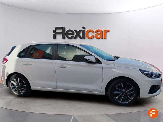 Usado Hyundai i30 120 CV (88 kW) 2022 Blanco
