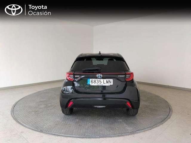 Usado Toyota Yaris Hybrid Style 116 CV (85 kW) 2021 Negro