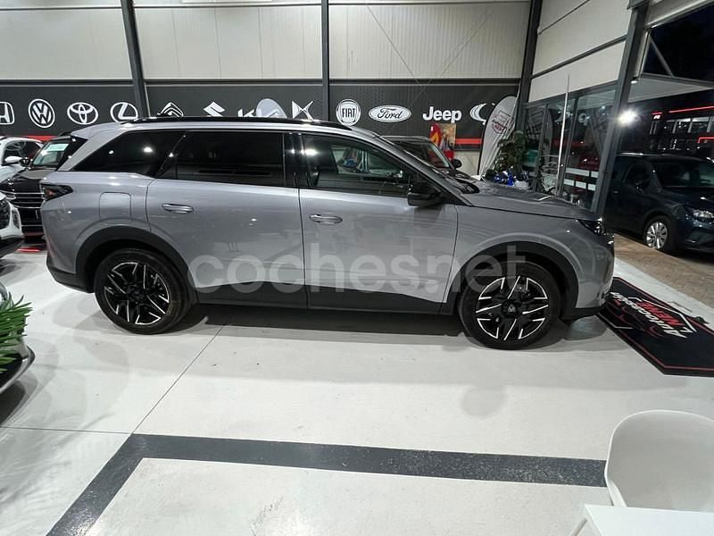Usado Peugeot 5008 Allure 145 CV (106 kW) 2025 Gris / plata SUV