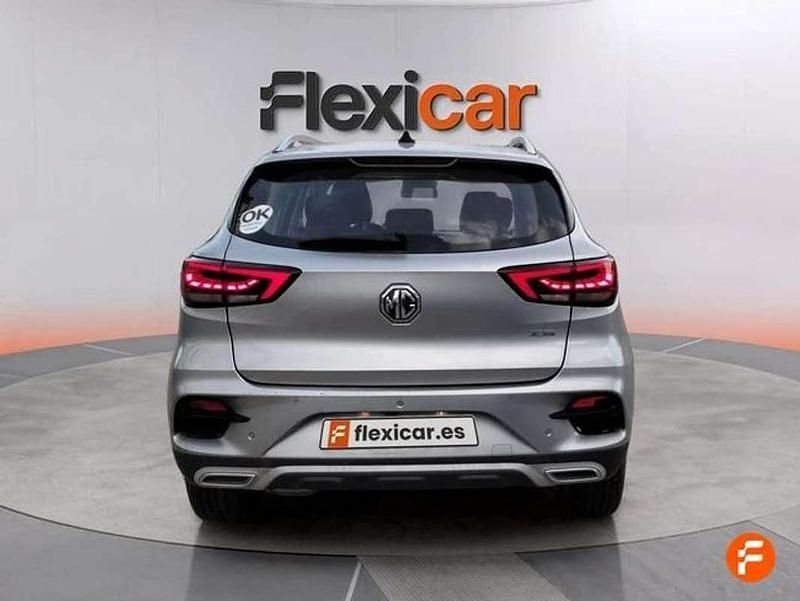 Begagnad MG ZS Luxury 111 HK (81 kW) 2023 Grå SUV