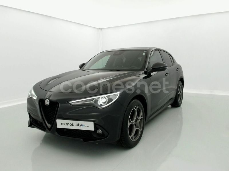 Negro Usado 2022 Alfa Romeo Stelvio Sprint SUV | 30.900 € (Un poco caro) - Imagen 1/4
