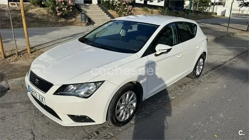 Usado Seat Leon Style 110 CV (80 kW) 2016 Blanco Berlina