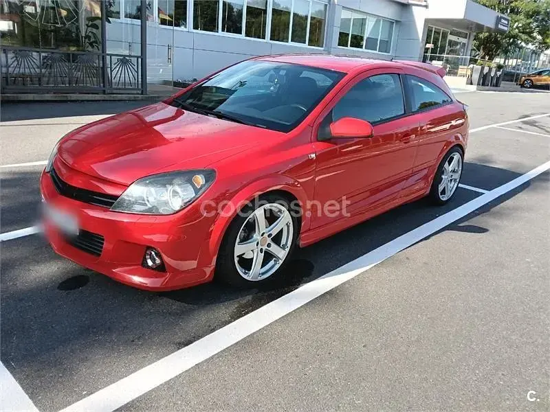Usado Opel Astra GTC Sport 125 CV (91 kW) 2006 Rojo Berlina