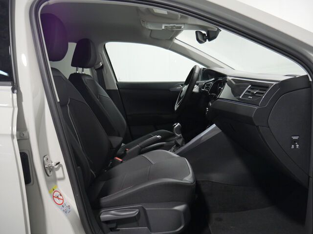 Usado VW Taigo Style 116 CV (85 kW) 2025 Gris / plata SUV