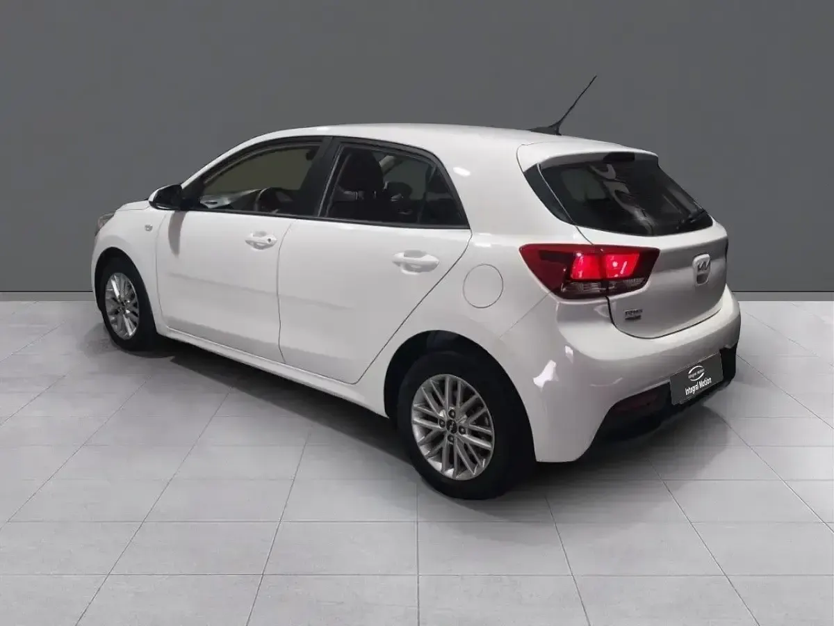 Usado Kia Rio 100 CV (73 kW) 2022 Blanco
