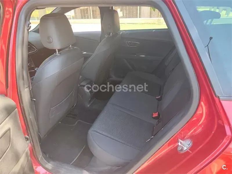 Usado Seat Leon ST FR 150 CV (110 kW) 2018 Rojo Familiar