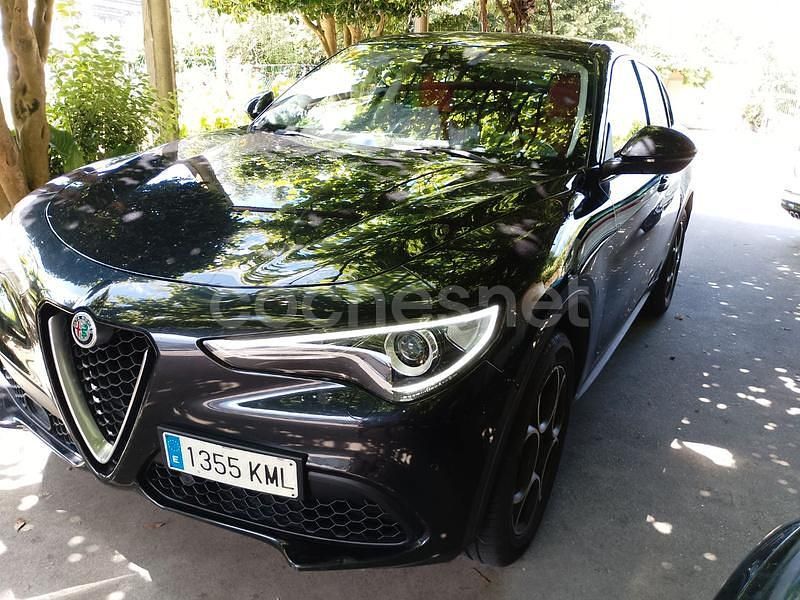 Negro Usado 2018 Alfa Romeo Stelvio Super SUV | 24.890 € (Precio justo) - Imagen 1/4