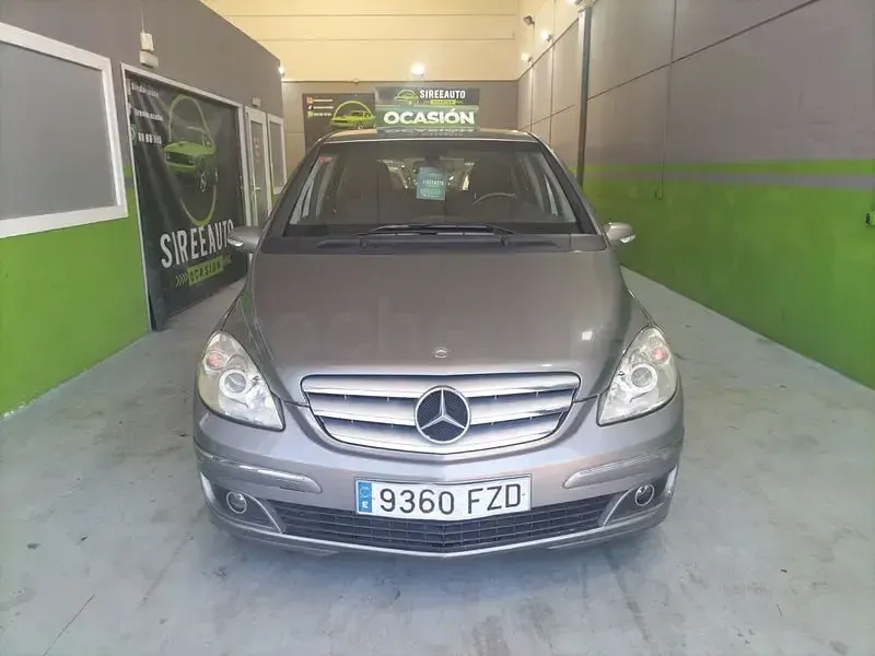 Usado Mercedes B180 109 CV (80 kW) 2005 Beige Monovolumen