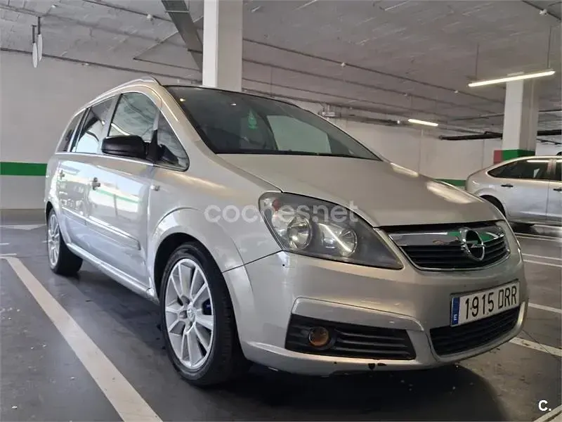 Usado Opel Zafira Cosmo 120 CV (88 kW) 2005 Beige Monovolumen