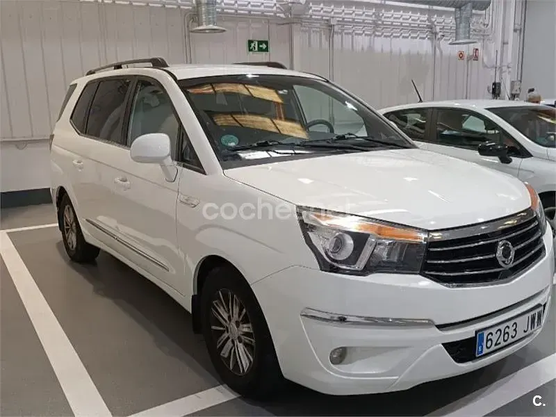 Usado SsangYong Rodius Limited 178 CV (130 kW) 2017 Blanco Monovolumen