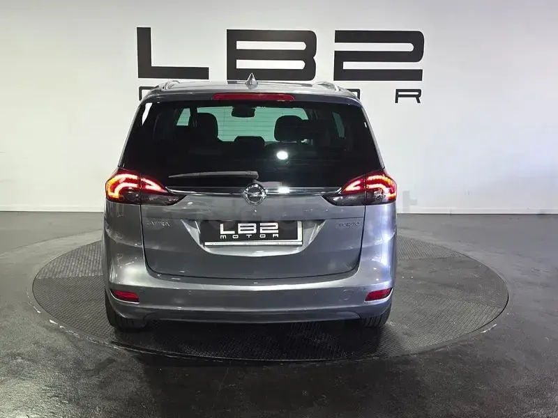 Usado Opel Zafira Tourer Excellence 140 CV (102 kW) 2017 Gris / plata Monovolumen