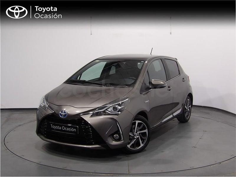 Usado Toyota Yaris Hybrid Advance 100 CV (73 kW) 2018 Gris / plata Berlina
