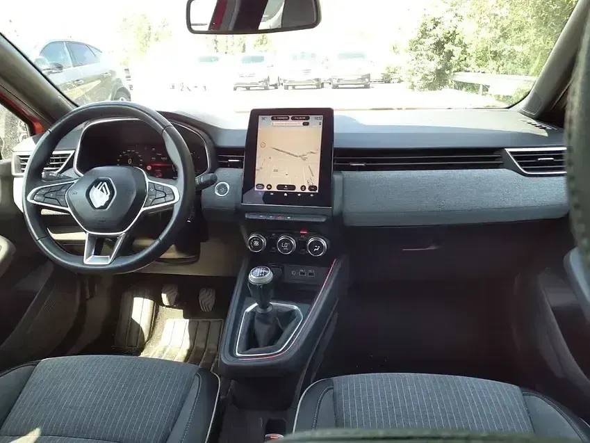 Usado Renault Clio Techno 91 CV (66 kW) 2024 Rojo Utilitario