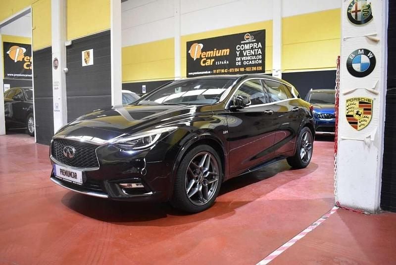 Usado Infiniti Q30 Sport Tech 170 CV (125 kW) 2016 Negro Utilitario