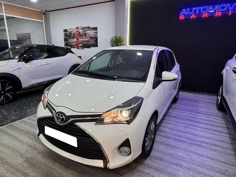 Usado Toyota Yaris Active 99 CV (72 kW) 2016 Blanco Utilitario