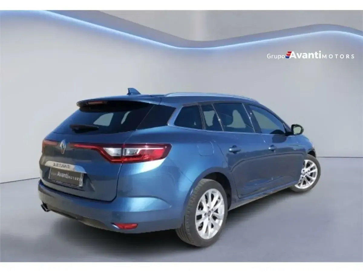 Usado Renault Mégane GrandTour Zen 132 CV (97 kW) 2018 Azul Familiar