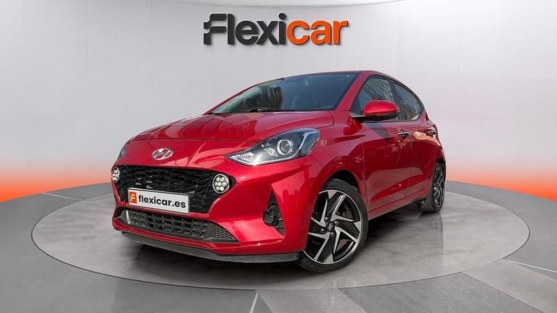 Usado Hyundai i10 67 CV (49 kW) 2022 Rojo Utilitario