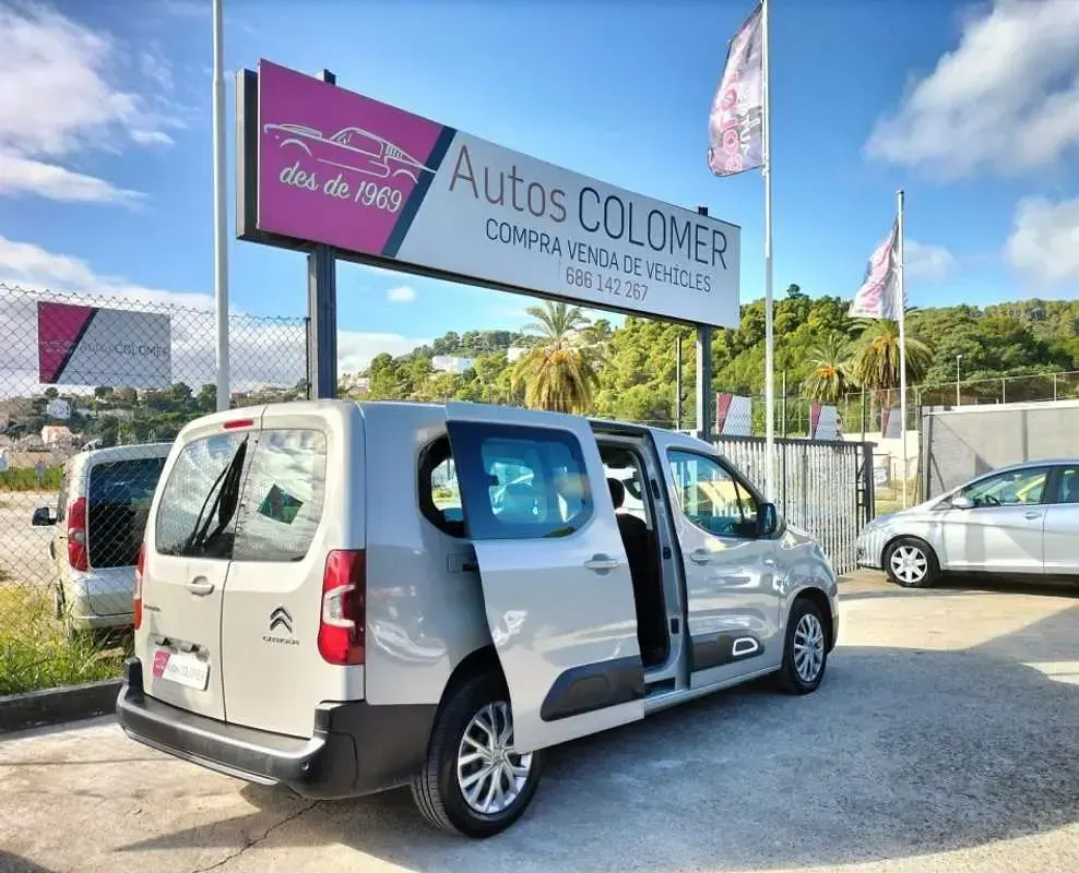 Usado Citroën Berlingo Feel 131 CV (96 kW) 2019 Beige Monovolumen