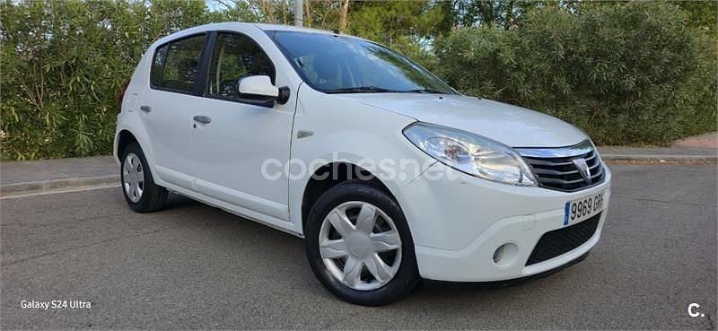 Usado Dacia Sandero Lauréate 70 CV (51 kW) 2010 Blanco Berlina