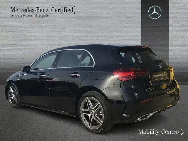 Usado Mercedes A180 116 CV (85 kW) 2024 Negro noche Berlina