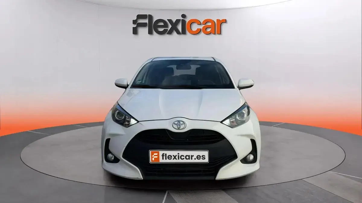 Usado Toyota Yaris 72 CV (52 kW) 2023 Blanco Utilitario