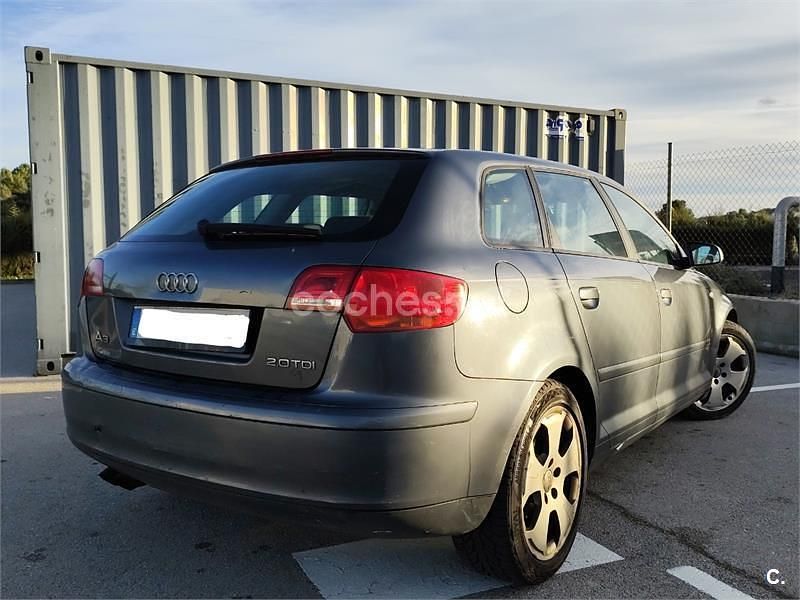 Usado Audi A3 Ambition 140 CV (102 kW) 2006 Gris / plata Utilitario