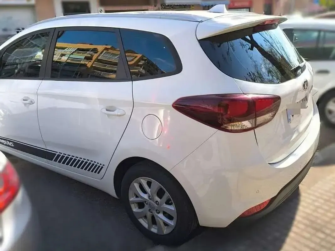 Usado Kia Carens 116 CV (85 kW) 2017 Blanco Monovolumen