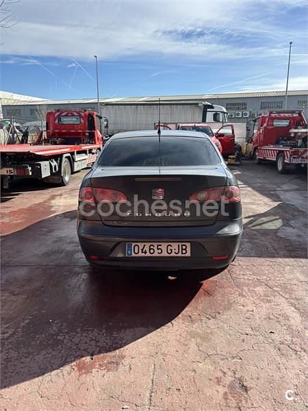Usado Seat Cordoba Reference 80 CV (58 kW) 2008 Negro Berlina