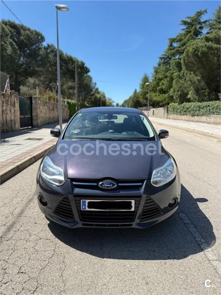 Gris / plata Usado 2012 Ford Focus Trend Berlina | 6300 € (Buen precio) - Imagen 1/4