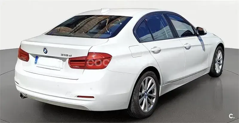 Usado BMW 318 150 CV (110 kW) 2019 Blanco Familiar