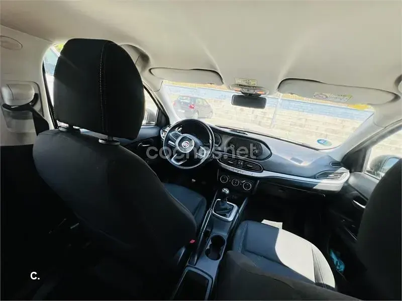 Usado Fiat Tipo Pop 120 CV (88 kW) 2018 Negro Familiar