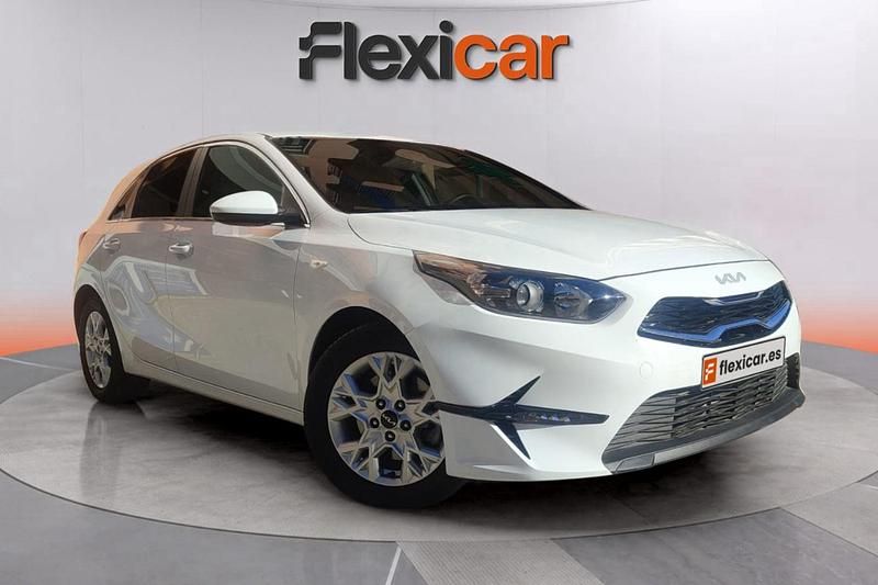 Blanco Usado 2022 Kia Ceed Utilitario | 14.990 € (Buen precio) - Imagen 1/4