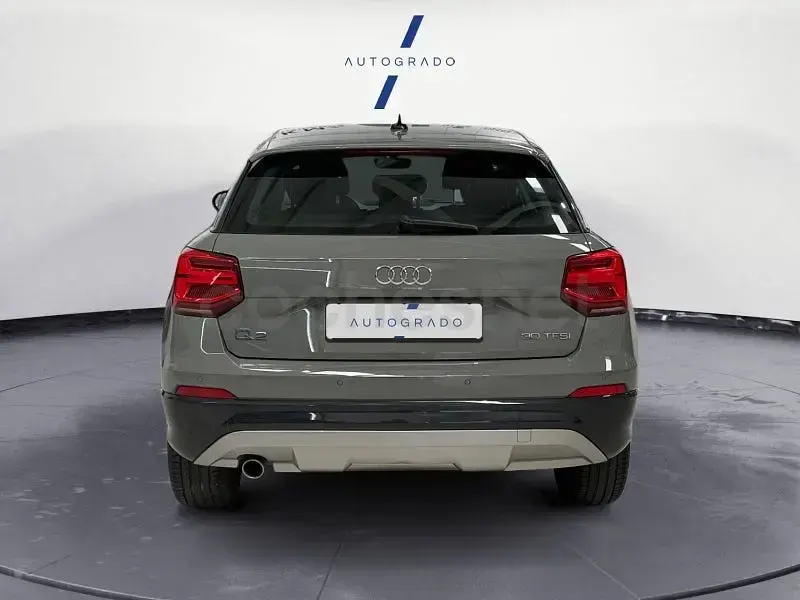 Usado Audi Q2 Design 116 CV (85 kW) 2019 Gris / plata SUV