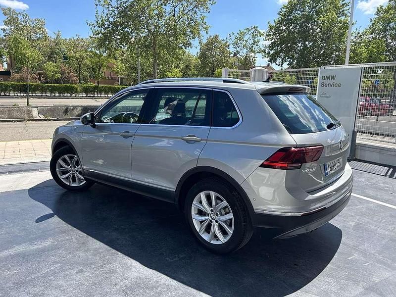 Usado VW Tiguan Sportline 150 CV (110 kW) 2018 Gris / plata SUV