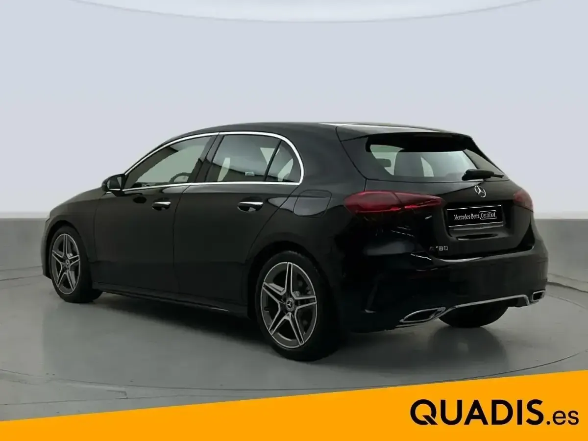 Usado Mercedes A180 AMG line 136 CV (100 kW) 2025 Negro
