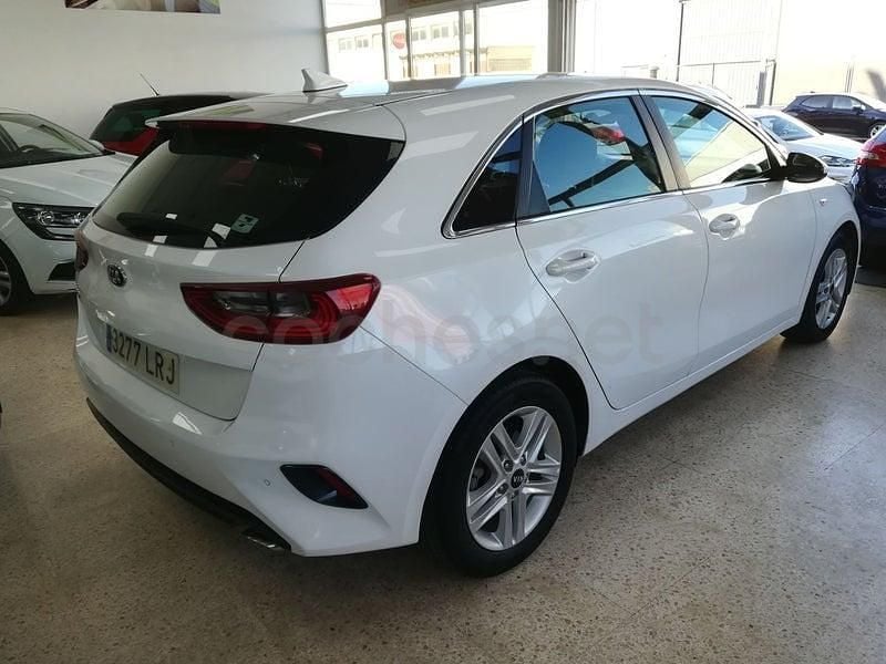 Usado Kia Ceed 120 CV (88 kW) 2021 Blanco Utilitario