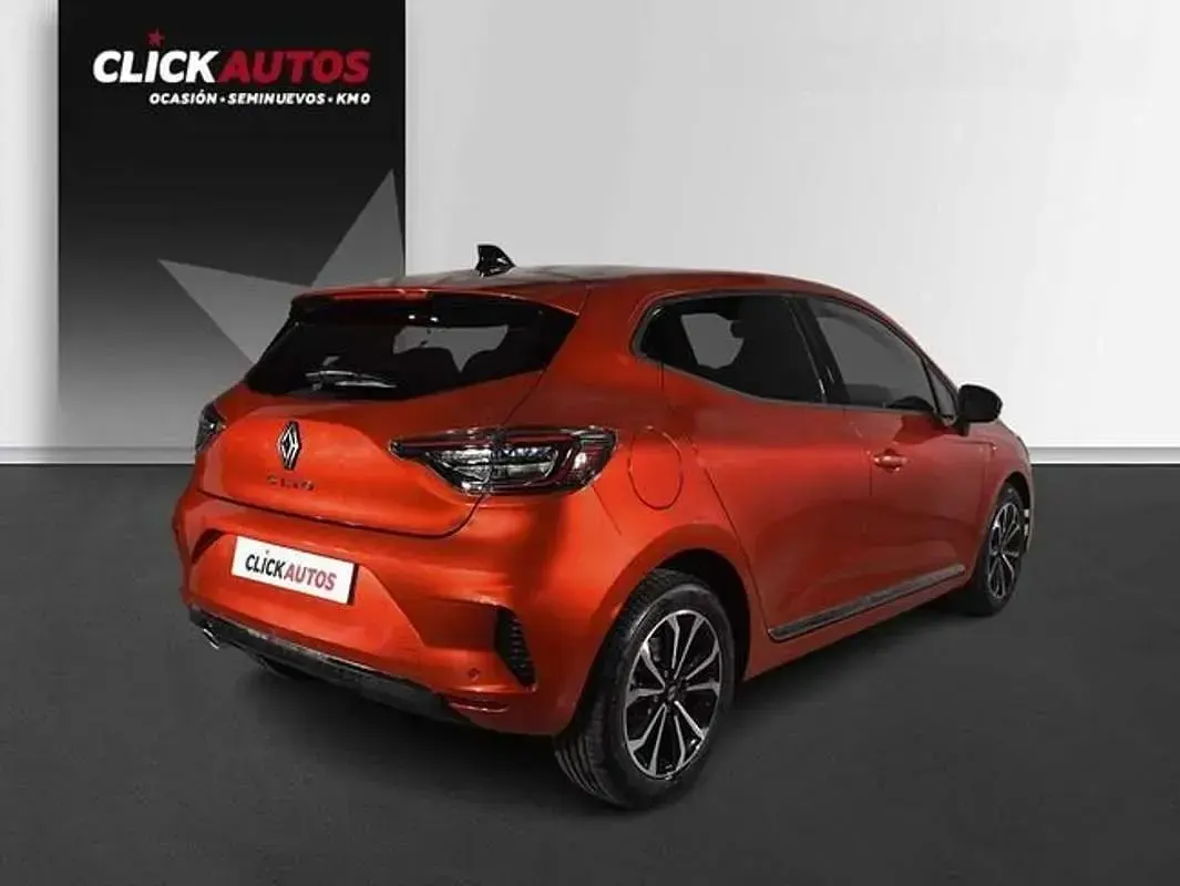 Usado Renault Clio Techno 91 CV (66 kW) 2024 Rojo Utilitario