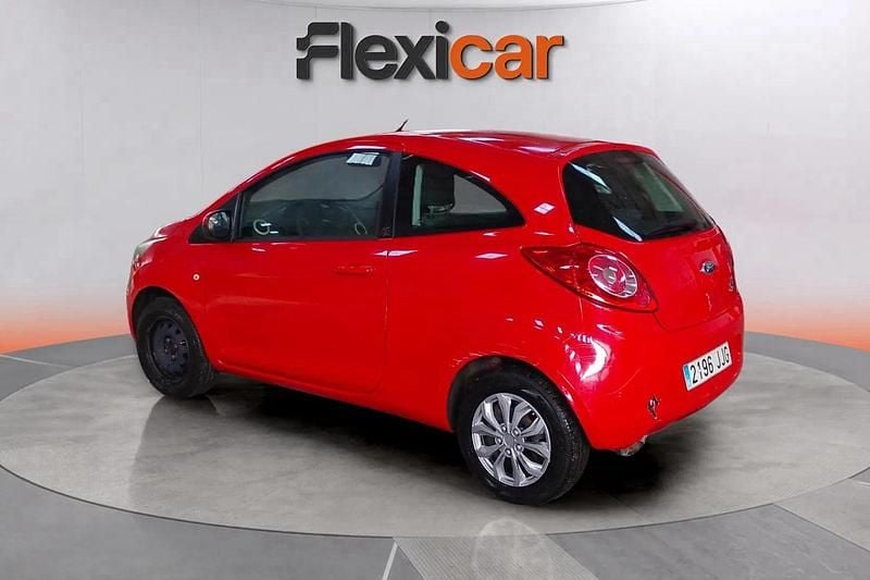 Usado Ford Ka Titanium 69 CV (50 kW) 2015 Rojo Utilitario