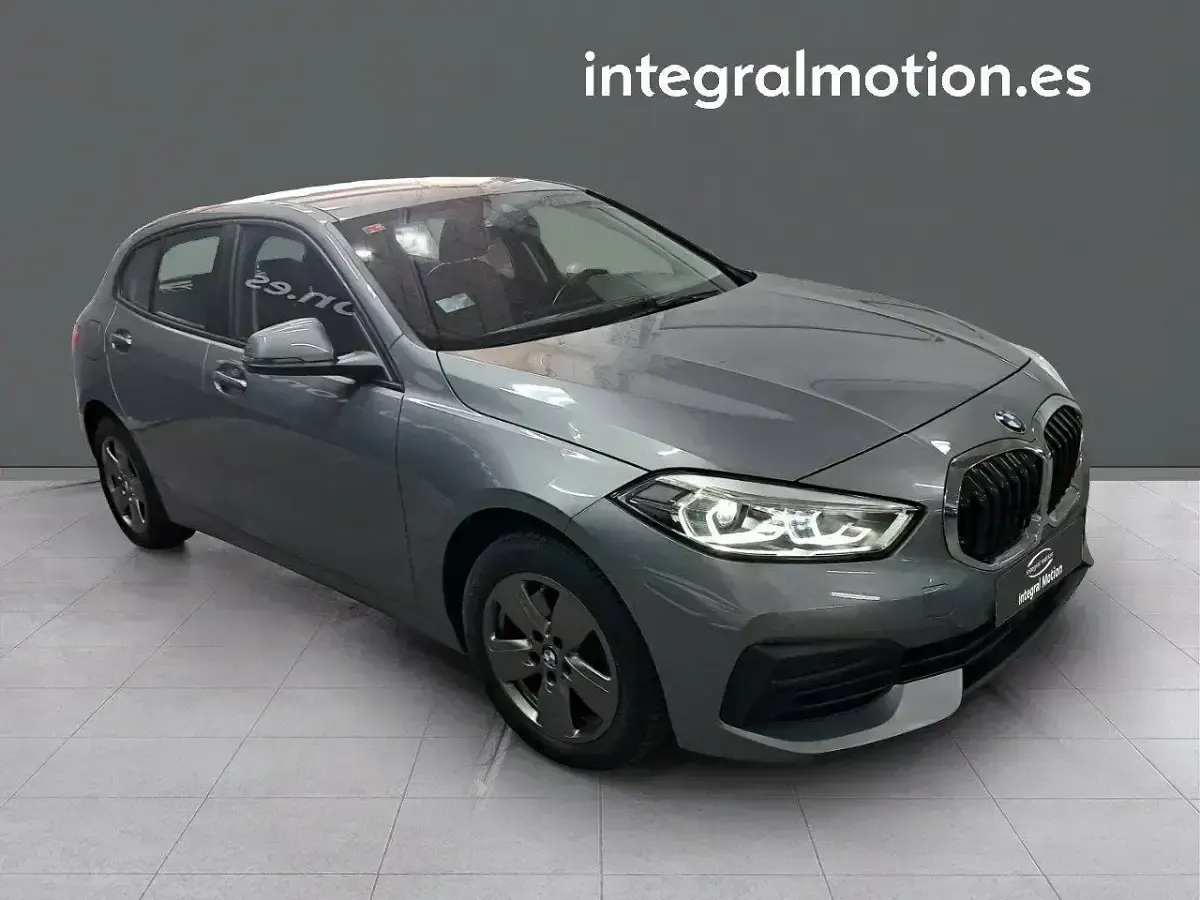 Usado BMW 118 150 CV (110 kW) 2023 Gris Utilitario