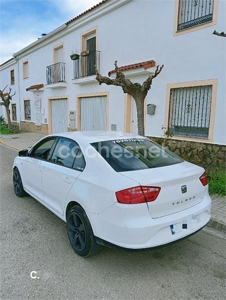 Usado Seat Toledo Reference 105 CV (77 kW) 2013 Blanco Utilitario