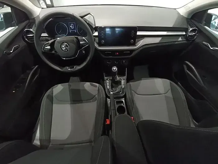 Usado Skoda Fabia Selection 80 CV (58 kW) 2024 Blanco Utilitario