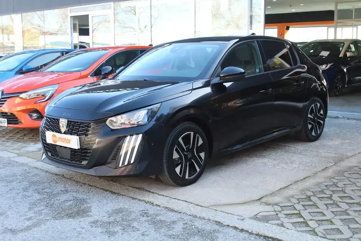 Usado Peugeot 208 Allure 101 CV (74 kW) 2025 Negro Utilitario