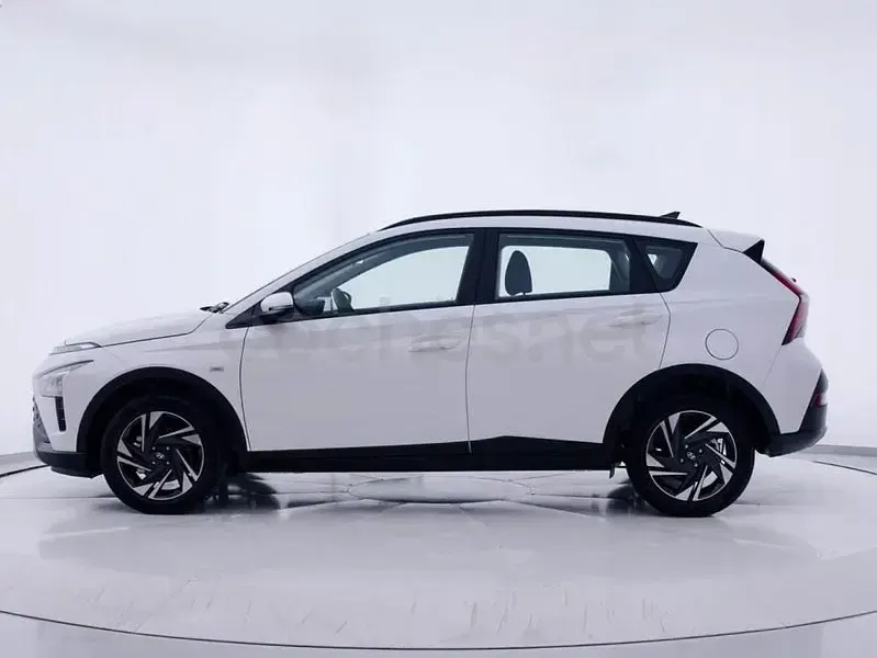Usado Hyundai Bayon 100 CV (73 kW) 2023 Blanco SUV