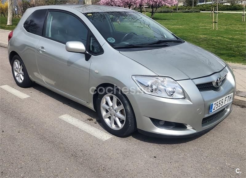 Usado Toyota Auris Luna 90 CV (66 kW) 2007 Gris / plata Utilitario
