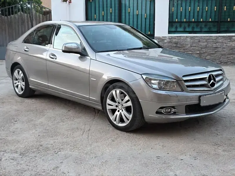 Usado Mercedes C320 Elegance 224 CV (164 kW) 2009 Beige Familiar