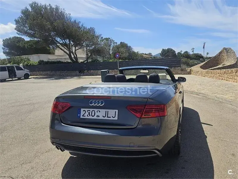 Usado Audi A5 Cabriolet S-Line 177 CV (130 kW) 2012 Gris / plata Descapotable