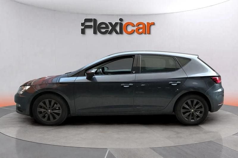 Usado Seat Leon ST Style 131 CV (96 kW) 2020 Gris Familiar
