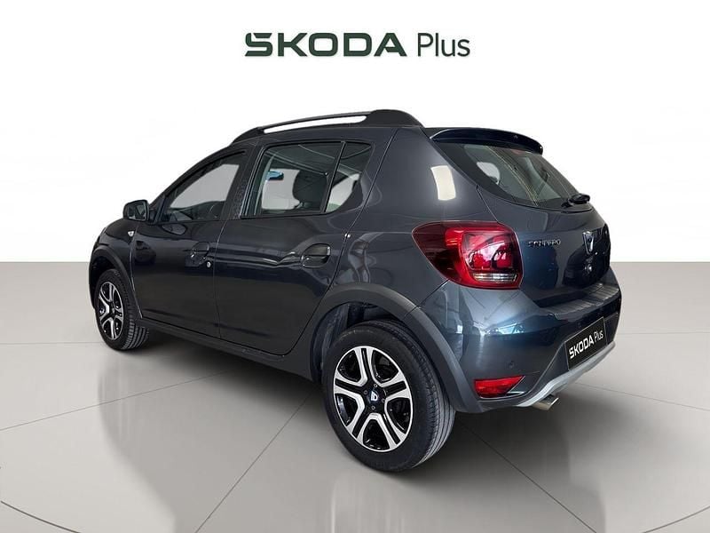 Usado Dacia Sandero Essentiel 95 CV (69 kW) 2020 Gris Berlina