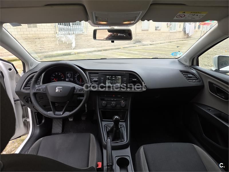 Usado Seat Leon Style Plus 110 CV (80 kW) 2017 Blanco Berlina